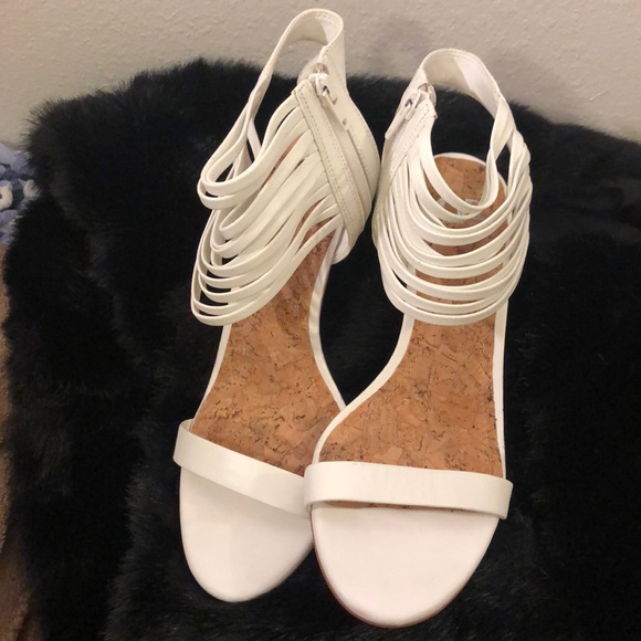 Gianna Bini Sandals - Picture 2 of 3